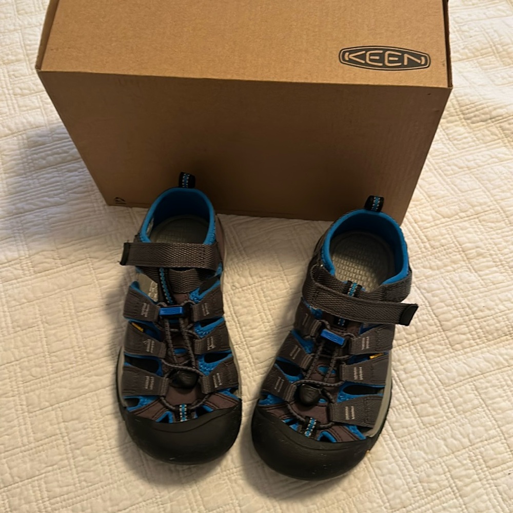 KEEN Kids' Newport H2 Closed Toe Water Sandal. Size 1